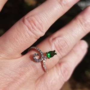 White sapphire & emerald tulip ring
